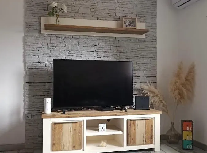 Апартаменти Modern Cave